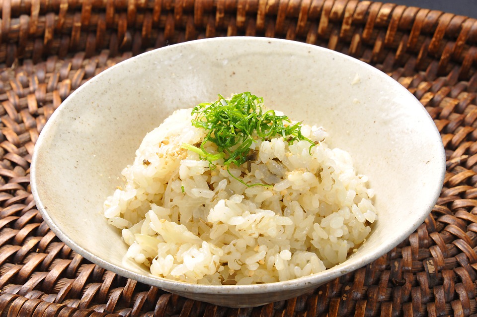 ふきのとうと新玉ネギの炊き込みごはん