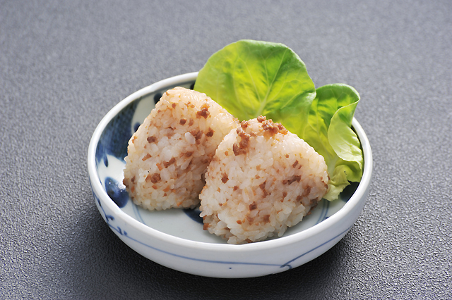 挽肉の味噌炒りおむすび