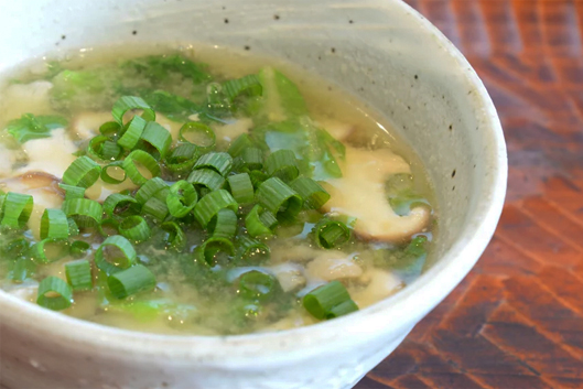 白菜とベーコン、椎茸の味噌汁