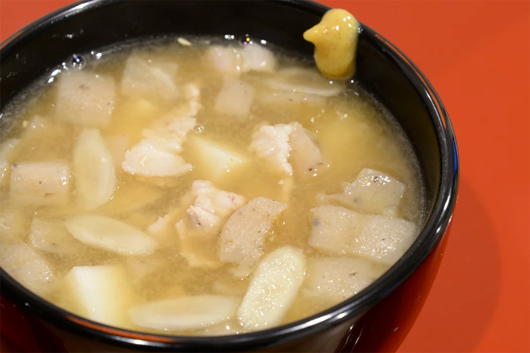 豚肉と里芋、こんにゃく、ごぼうの味噌汁