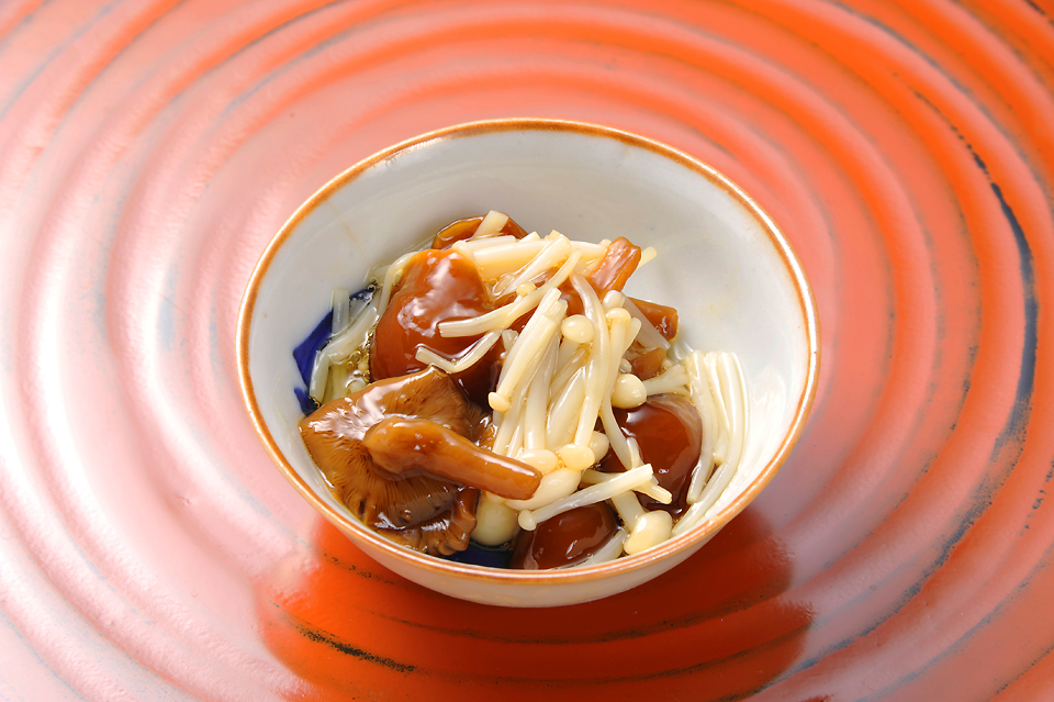 なめこのたまり炊のエノキダケ和え