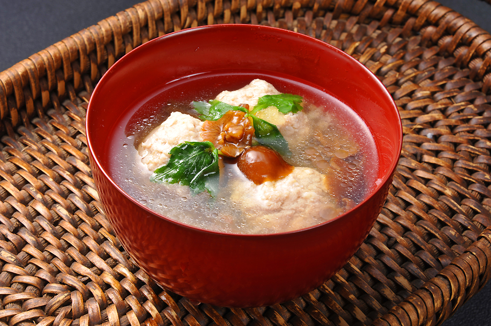 なめこのたまり炊の鶏肉団子みぞれ鍋