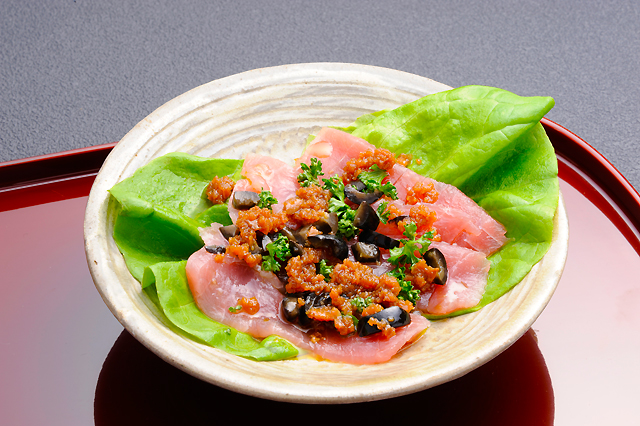 マグロのカルパッチョ鬼おろしにんにく風味